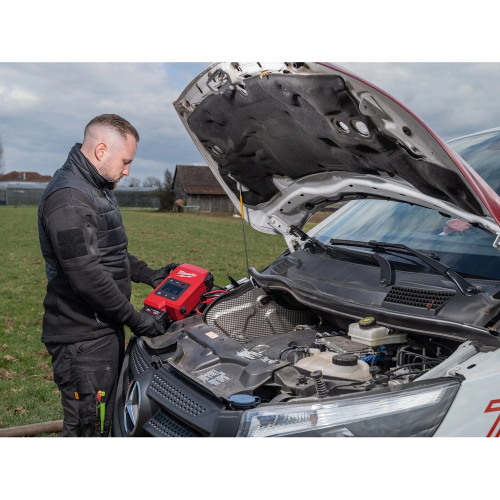 NEUER MILWAUKEE M18 JS2000 | 2000A AUTO-BOOSTER | BEREIT IN 70 SEKUNDEN MIT DYNAMITEK Dinamitek 3